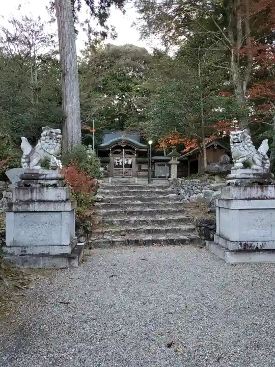 小椋神社の{uncategorized: "未分類", other: "その他", undefined: "問題あり", building: "その他建物", grave: "お墓", sacred_gate: "鳥居", guardian: "狛犬", statue: "像", buddha: "仏像", history: "歴史", nature: "自然", garden: "庭園", animal: "動物", pagoda: "塔", temizu: "手水舎", mountain_gate: "山門・神門", sanctuary: "本殿・本堂", subordinate: "末社・摂社", art: "芸術", scenery: "景色", jizo: "地蔵", ema: "絵馬", goshuin: "御朱印", omikuji: "おみくじ", items: "授与品その他", amulet: "お守り", goshuincho: "御朱印帳", eats: "食事", festival: "お祭り", votive_dance: "神楽", shichigosan: "七五三参", wedding: "結婚式", experience: "体験その他", initially: "初詣", around: "周辺", anti_infection: "感染症対策"}