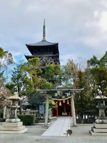 東寺鎮守八幡宮・東寺境内社八島殿の鳥居