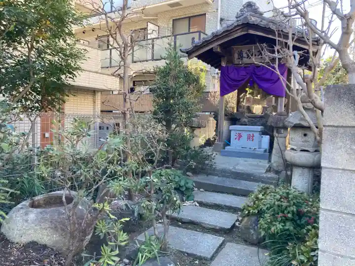不動尊の{uncategorized: "未分類", other: "その他", undefined: "問題あり", building: "その他建物", grave: "お墓", sacred_gate: "鳥居", guardian: "狛犬", statue: "像", buddha: "仏像", history: "歴史", nature: "自然", garden: "庭園", animal: "動物", pagoda: "塔", temizu: "手水舎", mountain_gate: "山門・神門", sanctuary: "本殿・本堂", subordinate: "末社・摂社", art: "芸術", scenery: "景色", jizo: "地蔵", ema: "絵馬", goshuin: "御朱印", omikuji: "おみくじ", items: "授与品その他", amulet: "お守り", goshuincho: "御朱印帳", eats: "食事", festival: "お祭り", votive_dance: "神楽", shichigosan: "七五三参", wedding: "結婚式", experience: "体験その他", initially: "初詣", around: "周辺", anti_infection: "感染症対策"}