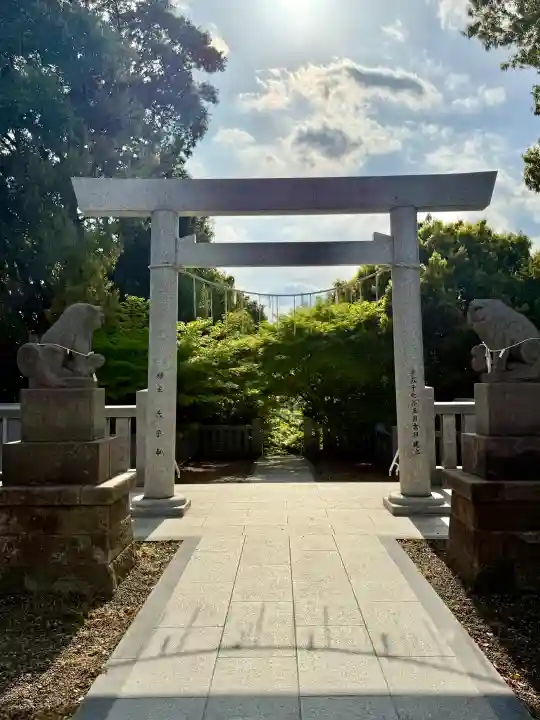 十二神社の{uncategorized: "未分類", other: "その他", undefined: "問題あり", building: "その他建物", grave: "お墓", sacred_gate: "鳥居", guardian: "狛犬", statue: "像", buddha: "仏像", history: "歴史", nature: "自然", garden: "庭園", animal: "動物", pagoda: "塔", temizu: "手水舎", mountain_gate: "山門・神門", sanctuary: "本殿・本堂", subordinate: "末社・摂社", art: "芸術", scenery: "景色", jizo: "地蔵", ema: "絵馬", goshuin: "御朱印", omikuji: "おみくじ", items: "授与品その他", amulet: "お守り", goshuincho: "御朱印帳", eats: "食事", festival: "お祭り", votive_dance: "神楽", shichigosan: "七五三参", wedding: "結婚式", experience: "体験その他", initially: "初詣", around: "周辺", anti_infection: "感染症対策"}