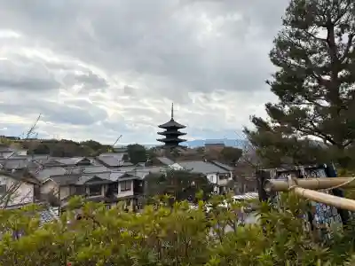 清水寺の{uncategorized: "未分類", other: "その他", undefined: "問題あり", building: "その他建物", grave: "お墓", sacred_gate: "鳥居", guardian: "狛犬", statue: "像", buddha: "仏像", history: "歴史", nature: "自然", garden: "庭園", animal: "動物", pagoda: "塔", temizu: "手水舎", mountain_gate: "山門・神門", sanctuary: "本殿・本堂", subordinate: "末社・摂社", art: "芸術", scenery: "景色", jizo: "地蔵", ema: "絵馬", goshuin: "御朱印", omikuji: "おみくじ", items: "授与品その他", amulet: "お守り", goshuincho: "御朱印帳", eats: "食事", festival: "お祭り", votive_dance: "神楽", shichigosan: "七五三参", wedding: "結婚式", experience: "体験その他", initially: "初詣", around: "周辺", anti_infection: "感染症対策"}