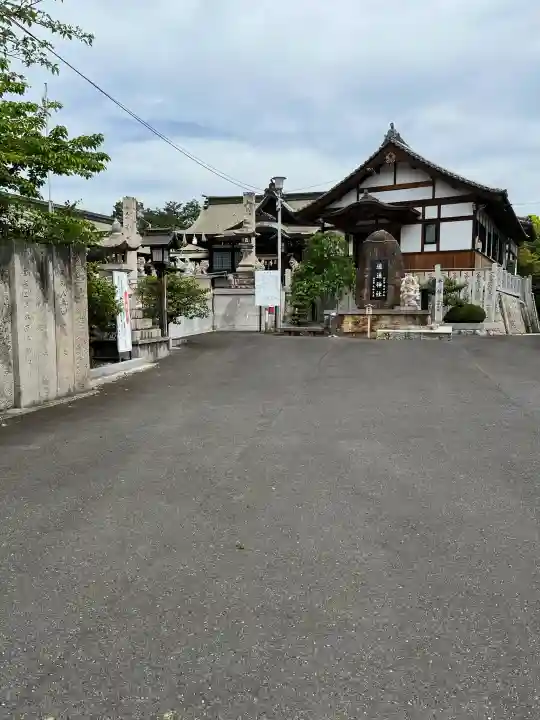道通神社の{uncategorized: "未分類", other: "その他", undefined: "問題あり", building: "その他建物", grave: "お墓", sacred_gate: "鳥居", guardian: "狛犬", statue: "像", buddha: "仏像", history: "歴史", nature: "自然", garden: "庭園", animal: "動物", pagoda: "塔", temizu: "手水舎", mountain_gate: "山門・神門", sanctuary: "本殿・本堂", subordinate: "末社・摂社", art: "芸術", scenery: "景色", jizo: "地蔵", ema: "絵馬", goshuin: "御朱印", omikuji: "おみくじ", items: "授与品その他", amulet: "お守り", goshuincho: "御朱印帳", eats: "食事", festival: "お祭り", votive_dance: "神楽", shichigosan: "七五三参", wedding: "結婚式", experience: "体験その他", initially: "初詣", around: "周辺", anti_infection: "感染症対策"}