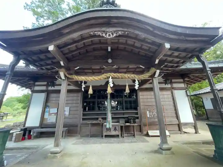 勝手神社の{uncategorized: "未分類", other: "その他", undefined: "問題あり", building: "その他建物", grave: "お墓", sacred_gate: "鳥居", guardian: "狛犬", statue: "像", buddha: "仏像", history: "歴史", nature: "自然", garden: "庭園", animal: "動物", pagoda: "塔", temizu: "手水舎", mountain_gate: "山門・神門", sanctuary: "本殿・本堂", subordinate: "末社・摂社", art: "芸術", scenery: "景色", jizo: "地蔵", ema: "絵馬", goshuin: "御朱印", omikuji: "おみくじ", items: "授与品その他", amulet: "お守り", goshuincho: "御朱印帳", eats: "食事", festival: "お祭り", votive_dance: "神楽", shichigosan: "七五三参", wedding: "結婚式", experience: "体験その他", initially: "初詣", around: "周辺", anti_infection: "感染症対策"}
