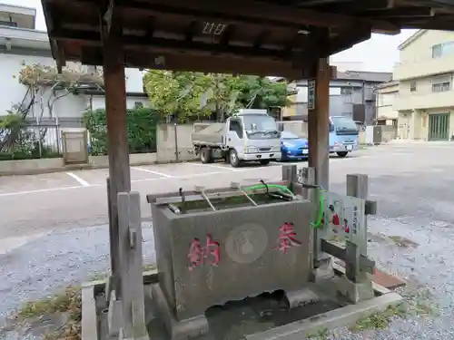 三輪里稲荷神社の手水舎