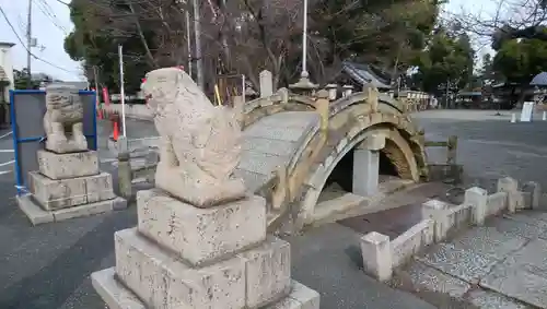 泉穴師神社の狛犬