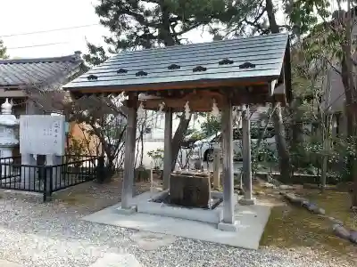 三社神社の手水舎