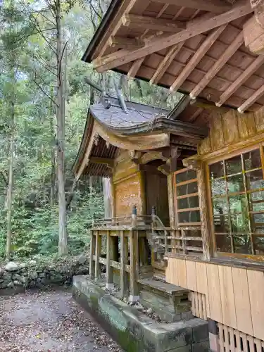 滝尻王子宮十郷神社の{uncategorized: "未分類", other: "その他", undefined: "問題あり", building: "その他建物", grave: "お墓", sacred_gate: "鳥居", guardian: "狛犬", statue: "像", buddha: "仏像", history: "歴史", nature: "自然", garden: "庭園", animal: "動物", pagoda: "塔", temizu: "手水舎", mountain_gate: "山門・神門", sanctuary: "本殿・本堂", subordinate: "末社・摂社", art: "芸術", scenery: "景色", jizo: "地蔵", ema: "絵馬", goshuin: "御朱印", omikuji: "おみくじ", items: "授与品その他", amulet: "お守り", goshuincho: "御朱印帳", eats: "食事", festival: "お祭り", votive_dance: "神楽", shichigosan: "七五三参", wedding: "結婚式", experience: "体験その他", initially: "初詣", around: "周辺", anti_infection: "感染症対策"}