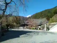 久遠寺の本殿