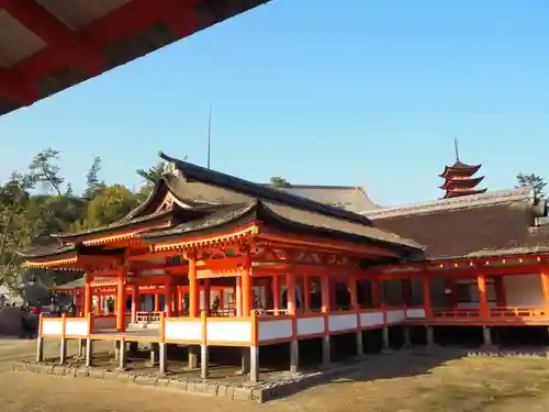 厳島神社の本殿