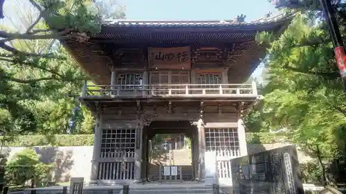 東明寺の山門