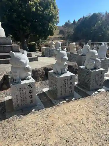 龍泉寺の{uncategorized: "未分類", other: "その他", undefined: "問題あり", building: "その他建物", grave: "お墓", sacred_gate: "鳥居", guardian: "狛犬", statue: "像", buddha: "仏像", history: "歴史", nature: "自然", garden: "庭園", animal: "動物", pagoda: "塔", temizu: "手水舎", mountain_gate: "山門・神門", sanctuary: "本殿・本堂", subordinate: "末社・摂社", art: "芸術", scenery: "景色", jizo: "地蔵", ema: "絵馬", goshuin: "御朱印", omikuji: "おみくじ", items: "授与品その他", amulet: "お守り", goshuincho: "御朱印帳", eats: "食事", festival: "お祭り", votive_dance: "神楽", shichigosan: "七五三参", wedding: "結婚式", experience: "体験その他", initially: "初詣", around: "周辺", anti_infection: "感染症対策"}