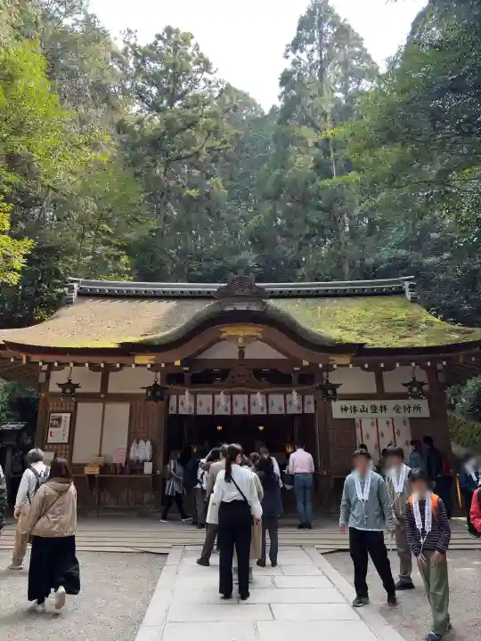 狭井坐大神荒魂神社(狭井神社)の{uncategorized: "未分類", other: "その他", undefined: "問題あり", building: "その他建物", grave: "お墓", sacred_gate: "鳥居", guardian: "狛犬", statue: "像", buddha: "仏像", history: "歴史", nature: "自然", garden: "庭園", animal: "動物", pagoda: "塔", temizu: "手水舎", mountain_gate: "山門・神門", sanctuary: "本殿・本堂", subordinate: "末社・摂社", art: "芸術", scenery: "景色", jizo: "地蔵", ema: "絵馬", goshuin: "御朱印", omikuji: "おみくじ", items: "授与品その他", amulet: "お守り", goshuincho: "御朱印帳", eats: "食事", festival: "お祭り", votive_dance: "神楽", shichigosan: "七五三参", wedding: "結婚式", experience: "体験その他", initially: "初詣", around: "周辺", anti_infection: "感染症対策"}