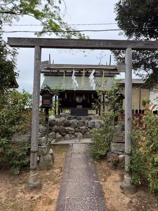 粟田神社の{uncategorized: "未分類", other: "その他", undefined: "問題あり", building: "その他建物", grave: "お墓", sacred_gate: "鳥居", guardian: "狛犬", statue: "像", buddha: "仏像", history: "歴史", nature: "自然", garden: "庭園", animal: "動物", pagoda: "塔", temizu: "手水舎", mountain_gate: "山門・神門", sanctuary: "本殿・本堂", subordinate: "末社・摂社", art: "芸術", scenery: "景色", jizo: "地蔵", ema: "絵馬", goshuin: "御朱印", omikuji: "おみくじ", items: "授与品その他", amulet: "お守り", goshuincho: "御朱印帳", eats: "食事", festival: "お祭り", votive_dance: "神楽", shichigosan: "七五三参", wedding: "結婚式", experience: "体験その他", initially: "初詣", around: "周辺", anti_infection: "感染症対策"}