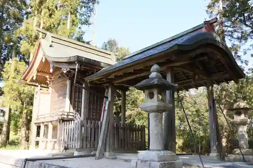 志呂志神社の本殿