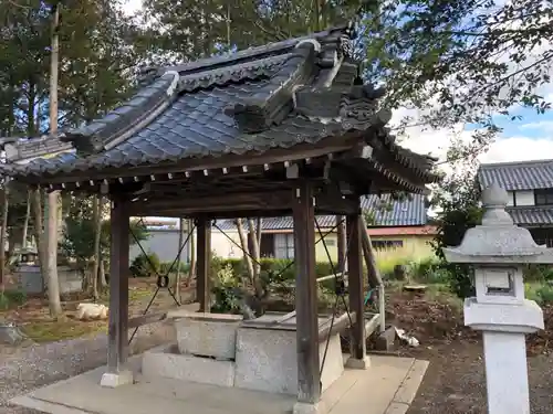 己爾乃神社の手水舎