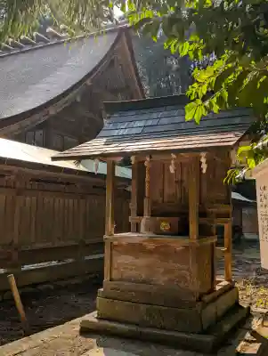 若狭彦神社（上社）の{uncategorized: "未分類", other: "その他", undefined: "問題あり", building: "その他建物", grave: "お墓", sacred_gate: "鳥居", guardian: "狛犬", statue: "像", buddha: "仏像", history: "歴史", nature: "自然", garden: "庭園", animal: "動物", pagoda: "塔", temizu: "手水舎", mountain_gate: "山門・神門", sanctuary: "本殿・本堂", subordinate: "末社・摂社", art: "芸術", scenery: "景色", jizo: "地蔵", ema: "絵馬", goshuin: "御朱印", omikuji: "おみくじ", items: "授与品その他", amulet: "お守り", goshuincho: "御朱印帳", eats: "食事", festival: "お祭り", votive_dance: "神楽", shichigosan: "七五三参", wedding: "結婚式", experience: "体験その他", initially: "初詣", around: "周辺", anti_infection: "感染症対策"}