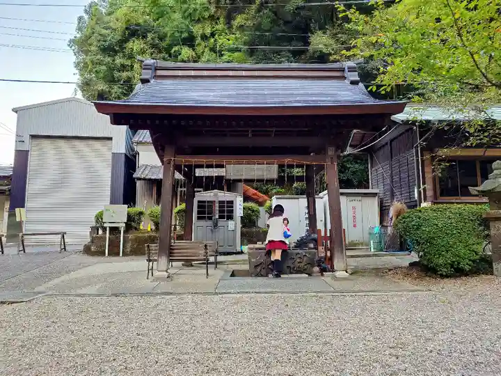 内々神社の手水舎