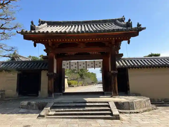 法隆寺の山門・神門