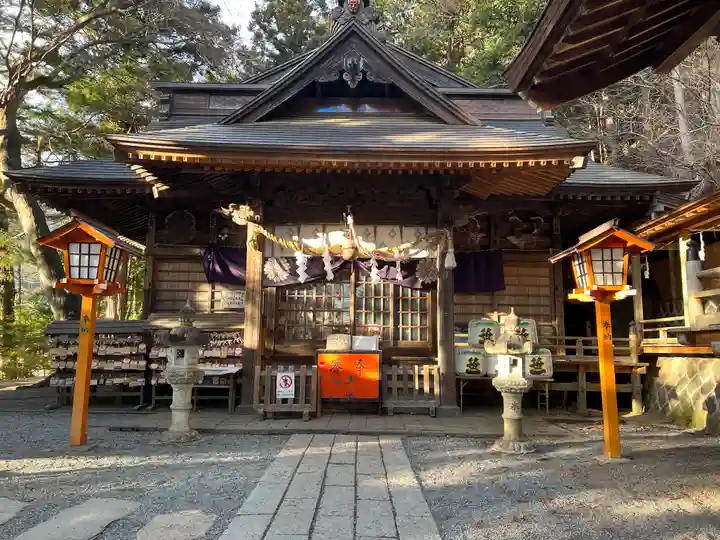 新倉富士浅間神社の本殿・本堂