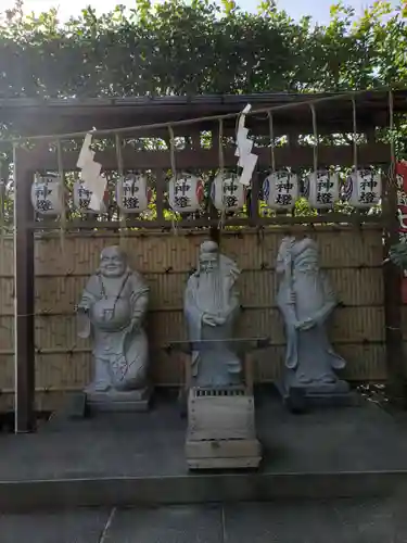 中野沼袋氷川神社の像