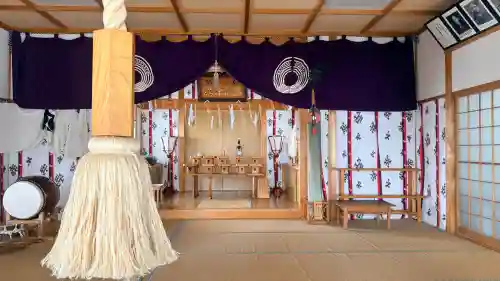 東開発稲荷神社の{uncategorized: "未分類", other: "その他", undefined: "問題あり", building: "その他建物", grave: "お墓", sacred_gate: "鳥居", guardian: "狛犬", statue: "像", buddha: "仏像", history: "歴史", nature: "自然", garden: "庭園", animal: "動物", pagoda: "塔", temizu: "手水舎", mountain_gate: "山門・神門", sanctuary: "本殿・本堂", subordinate: "末社・摂社", art: "芸術", scenery: "景色", jizo: "地蔵", ema: "絵馬", goshuin: "御朱印", omikuji: "おみくじ", items: "授与品その他", amulet: "お守り", goshuincho: "御朱印帳", eats: "食事", festival: "お祭り", votive_dance: "神楽", shichigosan: "七五三参", wedding: "結婚式", experience: "体験その他", initially: "初詣", around: "周辺", anti_infection: "感染症対策"}