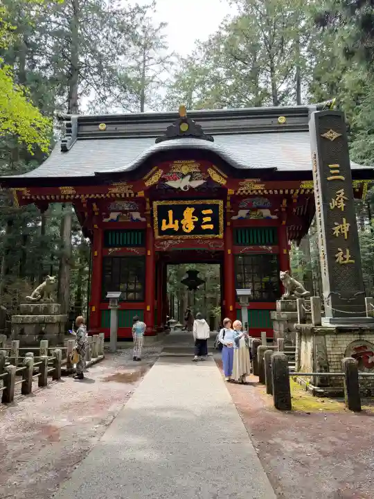 三峯神社の{uncategorized: "未分類", other: "その他", undefined: "問題あり", building: "その他建物", grave: "お墓", sacred_gate: "鳥居", guardian: "狛犬", statue: "像", buddha: "仏像", history: "歴史", nature: "自然", garden: "庭園", animal: "動物", pagoda: "塔", temizu: "手水舎", mountain_gate: "山門・神門", sanctuary: "本殿・本堂", subordinate: "末社・摂社", art: "芸術", scenery: "景色", jizo: "地蔵", ema: "絵馬", goshuin: "御朱印", omikuji: "おみくじ", items: "授与品その他", amulet: "お守り", goshuincho: "御朱印帳", eats: "食事", festival: "お祭り", votive_dance: "神楽", shichigosan: "七五三参", wedding: "結婚式", experience: "体験その他", initially: "初詣", around: "周辺", anti_infection: "感染症対策"}