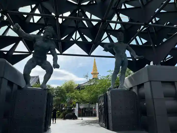 一心寺の{uncategorized: "未分類", other: "その他", undefined: "問題あり", building: "その他建物", grave: "お墓", sacred_gate: "鳥居", guardian: "狛犬", statue: "像", buddha: "仏像", history: "歴史", nature: "自然", garden: "庭園", animal: "動物", pagoda: "塔", temizu: "手水舎", mountain_gate: "山門・神門", sanctuary: "本殿・本堂", subordinate: "末社・摂社", art: "芸術", scenery: "景色", jizo: "地蔵", ema: "絵馬", goshuin: "御朱印", omikuji: "おみくじ", items: "授与品その他", amulet: "お守り", goshuincho: "御朱印帳", eats: "食事", festival: "お祭り", votive_dance: "神楽", shichigosan: "七五三参", wedding: "結婚式", experience: "体験その他", initially: "初詣", around: "周辺", anti_infection: "感染症対策"}
