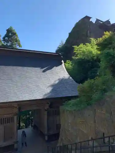 宝珠山 立石寺の山門