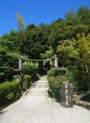 狭井坐大神荒魂神社(狭井神社)の{uncategorized: "未分類", other: "その他", undefined: "問題あり", building: "その他建物", grave: "お墓", sacred_gate: "鳥居", guardian: "狛犬", statue: "像", buddha: "仏像", history: "歴史", nature: "自然", garden: "庭園", animal: "動物", pagoda: "塔", temizu: "手水舎", mountain_gate: "山門・神門", sanctuary: "本殿・本堂", subordinate: "末社・摂社", art: "芸術", scenery: "景色", jizo: "地蔵", ema: "絵馬", goshuin: "御朱印", omikuji: "おみくじ", items: "授与品その他", amulet: "お守り", goshuincho: "御朱印帳", eats: "食事", festival: "お祭り", votive_dance: "神楽", shichigosan: "七五三参", wedding: "結婚式", experience: "体験その他", initially: "初詣", around: "周辺", anti_infection: "感染症対策"}