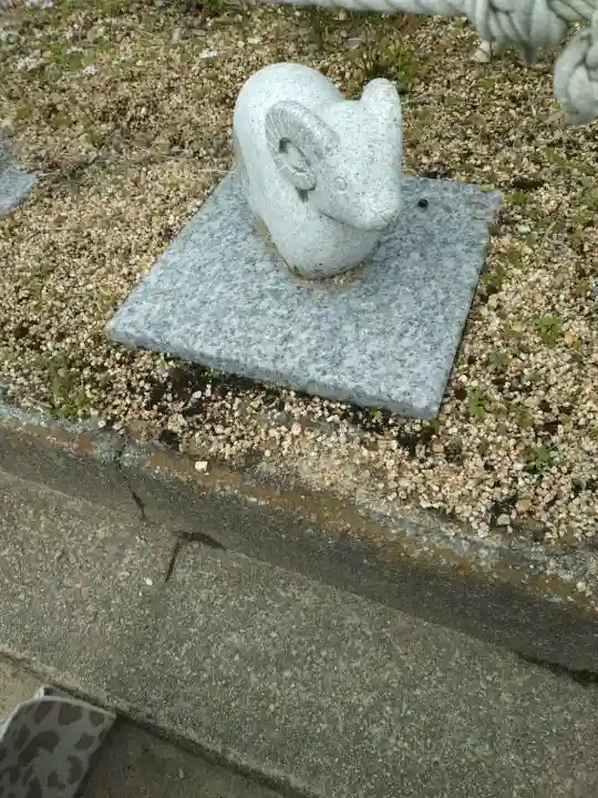 高取神社の{uncategorized: "未分類", other: "その他", undefined: "問題あり", building: "その他建物", grave: "お墓", sacred_gate: "鳥居", guardian: "狛犬", statue: "像", buddha: "仏像", history: "歴史", nature: "自然", garden: "庭園", animal: "動物", pagoda: "塔", temizu: "手水舎", mountain_gate: "山門・神門", sanctuary: "本殿・本堂", subordinate: "末社・摂社", art: "芸術", scenery: "景色", jizo: "地蔵", ema: "絵馬", goshuin: "御朱印", omikuji: "おみくじ", items: "授与品その他", amulet: "お守り", goshuincho: "御朱印帳", eats: "食事", festival: "お祭り", votive_dance: "神楽", shichigosan: "七五三参", wedding: "結婚式", experience: "体験その他", initially: "初詣", around: "周辺", anti_infection: "感染症対策"}