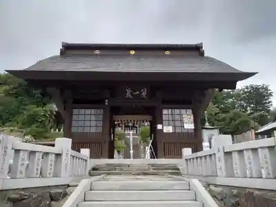 埼玉厄除け開運大師・龍泉寺（切り絵御朱印発祥の寺）の山門・神門