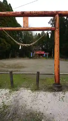 鎮守神社の鳥居