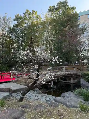 湯島天満宮の{uncategorized: "未分類", other: "その他", undefined: "問題あり", building: "その他建物", grave: "お墓", sacred_gate: "鳥居", guardian: "狛犬", statue: "像", buddha: "仏像", history: "歴史", nature: "自然", garden: "庭園", animal: "動物", pagoda: "塔", temizu: "手水舎", mountain_gate: "山門・神門", sanctuary: "本殿・本堂", subordinate: "末社・摂社", art: "芸術", scenery: "景色", jizo: "地蔵", ema: "絵馬", goshuin: "御朱印", omikuji: "おみくじ", items: "授与品その他", amulet: "お守り", goshuincho: "御朱印帳", eats: "食事", festival: "お祭り", votive_dance: "神楽", shichigosan: "七五三参", wedding: "結婚式", experience: "体験その他", initially: "初詣", around: "周辺", anti_infection: "感染症対策"}