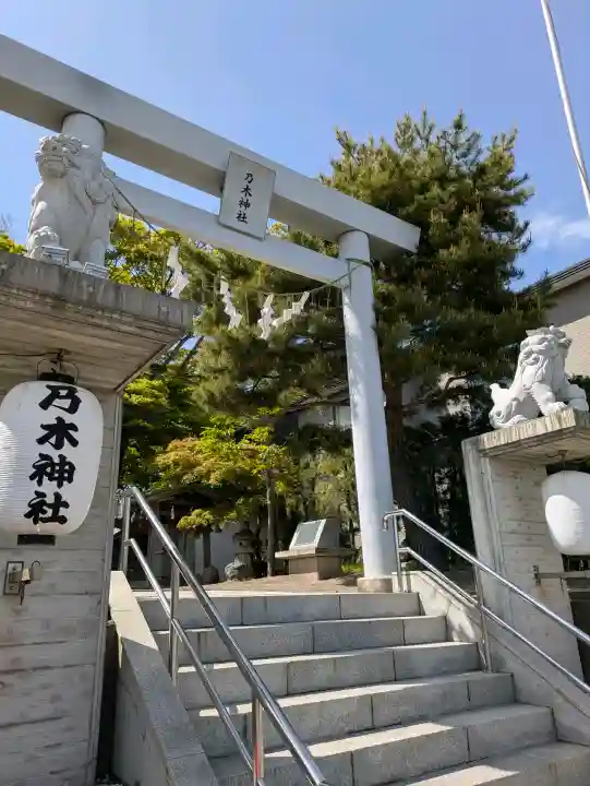 乃木神社の{uncategorized: "未分類", other: "その他", undefined: "問題あり", building: "その他建物", grave: "お墓", sacred_gate: "鳥居", guardian: "狛犬", statue: "像", buddha: "仏像", history: "歴史", nature: "自然", garden: "庭園", animal: "動物", pagoda: "塔", temizu: "手水舎", mountain_gate: "山門・神門", sanctuary: "本殿・本堂", subordinate: "末社・摂社", art: "芸術", scenery: "景色", jizo: "地蔵", ema: "絵馬", goshuin: "御朱印", omikuji: "おみくじ", items: "授与品その他", amulet: "お守り", goshuincho: "御朱印帳", eats: "食事", festival: "お祭り", votive_dance: "神楽", shichigosan: "七五三参", wedding: "結婚式", experience: "体験その他", initially: "初詣", around: "周辺", anti_infection: "感染症対策"}