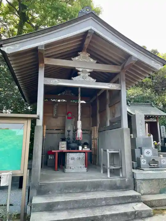 萬藏寺の{uncategorized: "未分類", other: "その他", undefined: "問題あり", building: "その他建物", grave: "お墓", sacred_gate: "鳥居", guardian: "狛犬", statue: "像", buddha: "仏像", history: "歴史", nature: "自然", garden: "庭園", animal: "動物", pagoda: "塔", temizu: "手水舎", mountain_gate: "山門・神門", sanctuary: "本殿・本堂", subordinate: "末社・摂社", art: "芸術", scenery: "景色", jizo: "地蔵", ema: "絵馬", goshuin: "御朱印", omikuji: "おみくじ", items: "授与品その他", amulet: "お守り", goshuincho: "御朱印帳", eats: "食事", festival: "お祭り", votive_dance: "神楽", shichigosan: "七五三参", wedding: "結婚式", experience: "体験その他", initially: "初詣", around: "周辺", anti_infection: "感染症対策"}