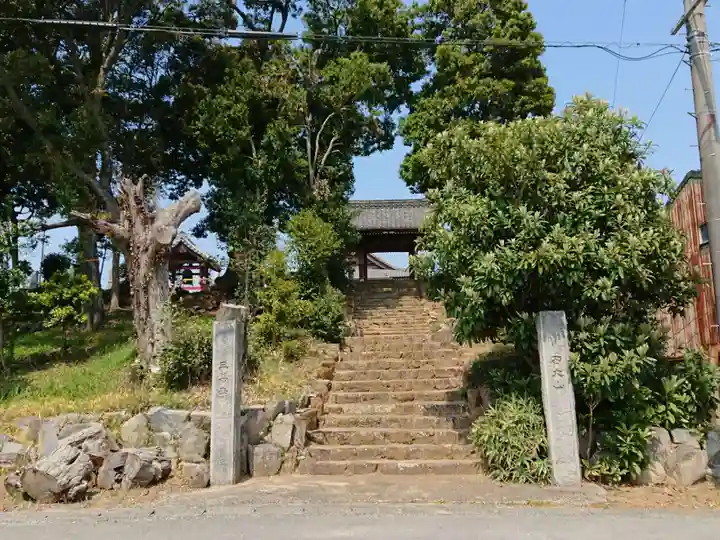 三善寺の山門・神門