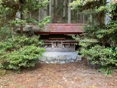 宇都宮神社（作原町）の{uncategorized: "未分類", other: "その他", undefined: "問題あり", building: "その他建物", grave: "お墓", sacred_gate: "鳥居", guardian: "狛犬", statue: "像", buddha: "仏像", history: "歴史", nature: "自然", garden: "庭園", animal: "動物", pagoda: "塔", temizu: "手水舎", mountain_gate: "山門・神門", sanctuary: "本殿・本堂", subordinate: "末社・摂社", art: "芸術", scenery: "景色", jizo: "地蔵", ema: "絵馬", goshuin: "御朱印", omikuji: "おみくじ", items: "授与品その他", amulet: "お守り", goshuincho: "御朱印帳", eats: "食事", festival: "お祭り", votive_dance: "神楽", shichigosan: "七五三参", wedding: "結婚式", experience: "体験その他", initially: "初詣", around: "周辺", anti_infection: "感染症対策"}