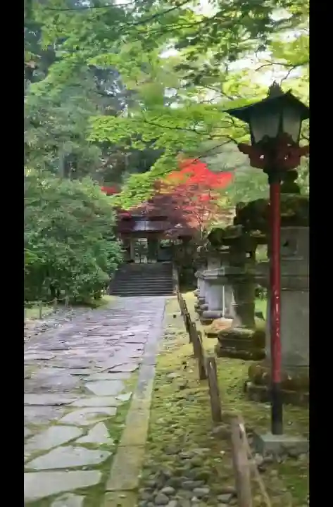日光山輪王寺 大猷院の{uncategorized: "未分類", other: "その他", undefined: "問題あり", building: "その他建物", grave: "お墓", sacred_gate: "鳥居", guardian: "狛犬", statue: "像", buddha: "仏像", history: "歴史", nature: "自然", garden: "庭園", animal: "動物", pagoda: "塔", temizu: "手水舎", mountain_gate: "山門・神門", sanctuary: "本殿・本堂", subordinate: "末社・摂社", art: "芸術", scenery: "景色", jizo: "地蔵", ema: "絵馬", goshuin: "御朱印", omikuji: "おみくじ", items: "授与品その他", amulet: "お守り", goshuincho: "御朱印帳", eats: "食事", festival: "お祭り", votive_dance: "神楽", shichigosan: "七五三参", wedding: "結婚式", experience: "体験その他", initially: "初詣", around: "周辺", anti_infection: "感染症対策"}