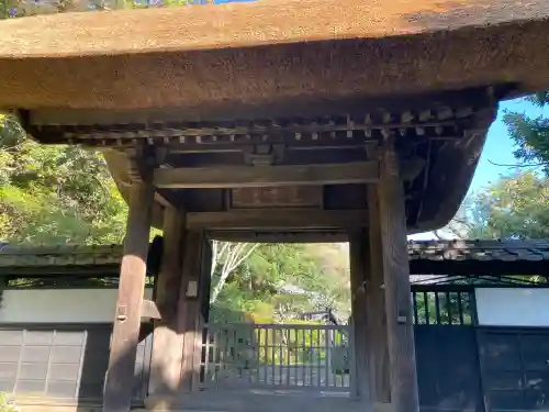 円覚寺の{uncategorized: "未分類", other: "その他", undefined: "問題あり", building: "その他建物", grave: "お墓", sacred_gate: "鳥居", guardian: "狛犬", statue: "像", buddha: "仏像", history: "歴史", nature: "自然", garden: "庭園", animal: "動物", pagoda: "塔", temizu: "手水舎", mountain_gate: "山門・神門", sanctuary: "本殿・本堂", subordinate: "末社・摂社", art: "芸術", scenery: "景色", jizo: "地蔵", ema: "絵馬", goshuin: "御朱印", omikuji: "おみくじ", items: "授与品その他", amulet: "お守り", goshuincho: "御朱印帳", eats: "食事", festival: "お祭り", votive_dance: "神楽", shichigosan: "七五三参", wedding: "結婚式", experience: "体験その他", initially: "初詣", around: "周辺", anti_infection: "感染症対策"}
