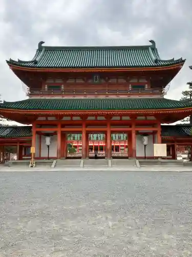 平安神宮の{uncategorized: "未分類", other: "その他", undefined: "問題あり", building: "その他建物", grave: "お墓", sacred_gate: "鳥居", guardian: "狛犬", statue: "像", buddha: "仏像", history: "歴史", nature: "自然", garden: "庭園", animal: "動物", pagoda: "塔", temizu: "手水舎", mountain_gate: "山門・神門", sanctuary: "本殿・本堂", subordinate: "末社・摂社", art: "芸術", scenery: "景色", jizo: "地蔵", ema: "絵馬", goshuin: "御朱印", omikuji: "おみくじ", items: "授与品その他", amulet: "お守り", goshuincho: "御朱印帳", eats: "食事", festival: "お祭り", votive_dance: "神楽", shichigosan: "七五三参", wedding: "結婚式", experience: "体験その他", initially: "初詣", around: "周辺", anti_infection: "感染症対策"}