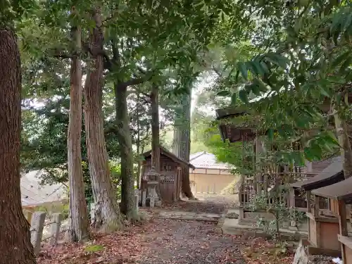 志波加神社の{uncategorized: "未分類", other: "その他", undefined: "問題あり", building: "その他建物", grave: "お墓", sacred_gate: "鳥居", guardian: "狛犬", statue: "像", buddha: "仏像", history: "歴史", nature: "自然", garden: "庭園", animal: "動物", pagoda: "塔", temizu: "手水舎", mountain_gate: "山門・神門", sanctuary: "本殿・本堂", subordinate: "末社・摂社", art: "芸術", scenery: "景色", jizo: "地蔵", ema: "絵馬", goshuin: "御朱印", omikuji: "おみくじ", items: "授与品その他", amulet: "お守り", goshuincho: "御朱印帳", eats: "食事", festival: "お祭り", votive_dance: "神楽", shichigosan: "七五三参", wedding: "結婚式", experience: "体験その他", initially: "初詣", around: "周辺", anti_infection: "感染症対策"}