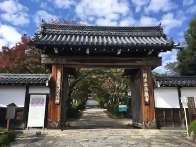 西教寺の山門・神門