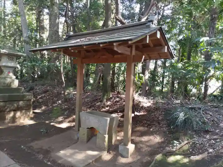 六所神社の手水舎