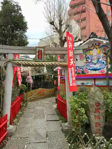 吉原神社の鳥居