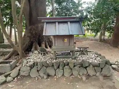 上長屋神社の{uncategorized: "未分類", other: "その他", undefined: "問題あり", building: "その他建物", grave: "お墓", sacred_gate: "鳥居", guardian: "狛犬", statue: "像", buddha: "仏像", history: "歴史", nature: "自然", garden: "庭園", animal: "動物", pagoda: "塔", temizu: "手水舎", mountain_gate: "山門・神門", sanctuary: "本殿・本堂", subordinate: "末社・摂社", art: "芸術", scenery: "景色", jizo: "地蔵", ema: "絵馬", goshuin: "御朱印", omikuji: "おみくじ", items: "授与品その他", amulet: "お守り", goshuincho: "御朱印帳", eats: "食事", festival: "お祭り", votive_dance: "神楽", shichigosan: "七五三参", wedding: "結婚式", experience: "体験その他", initially: "初詣", around: "周辺", anti_infection: "感染症対策"}
