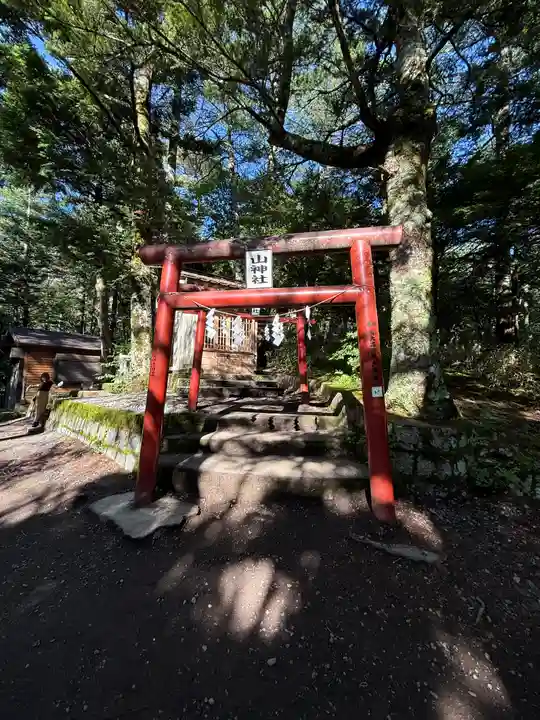 新屋山神社(山梨県)