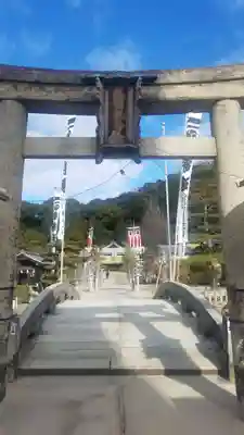 鶴羽根神社の鳥居