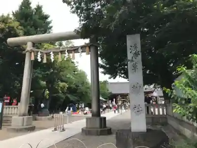 浅草神社の鳥居