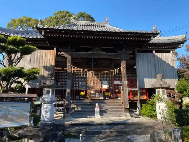 石薬師寺の本殿・本堂
