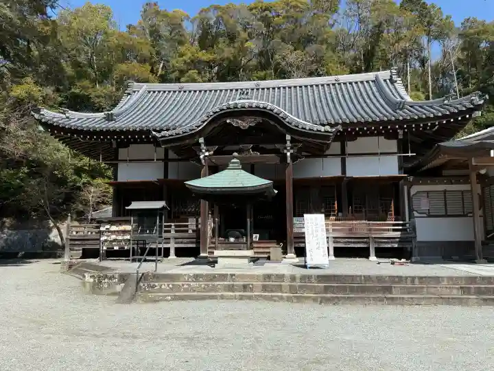 根来寺の{uncategorized: "未分類", other: "その他", undefined: "問題あり", building: "その他建物", grave: "お墓", sacred_gate: "鳥居", guardian: "狛犬", statue: "像", buddha: "仏像", history: "歴史", nature: "自然", garden: "庭園", animal: "動物", pagoda: "塔", temizu: "手水舎", mountain_gate: "山門・神門", sanctuary: "本殿・本堂", subordinate: "末社・摂社", art: "芸術", scenery: "景色", jizo: "地蔵", ema: "絵馬", goshuin: "御朱印", omikuji: "おみくじ", items: "授与品その他", amulet: "お守り", goshuincho: "御朱印帳", eats: "食事", festival: "お祭り", votive_dance: "神楽", shichigosan: "七五三参", wedding: "結婚式", experience: "体験その他", initially: "初詣", around: "周辺", anti_infection: "感染症対策"}